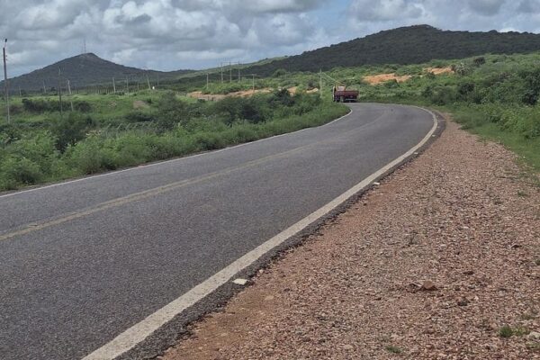 EXECUTIVO ANGOLANO VAI CONSTRUIR E REABILITAR MAIS DE 35 MIL QUILÓMETROS DE ESTRADA